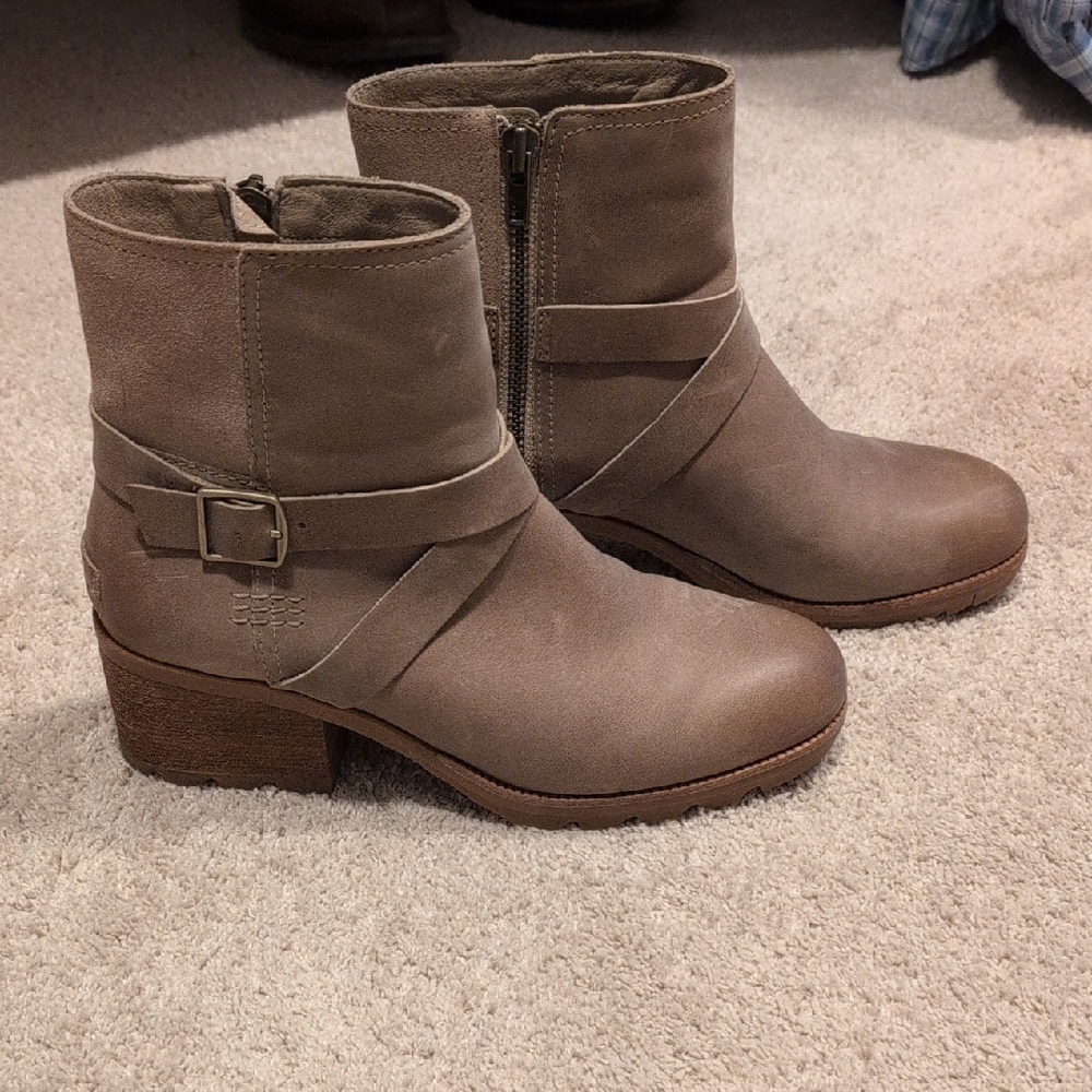 Sorel Cate Buckle Healed Boot